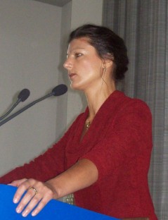 Sahra Wagenknecht MdB bei ihrer Rede