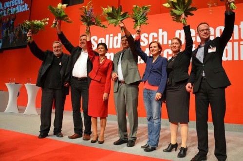 Geschäftsführender Parteivorstand (v.l.n.r.: Axel Troost, Jan van Aken, Sahra Wagenknecht, Bernd Riexinger, Katja Kipping, Caren Lay und Matthias Höhn)